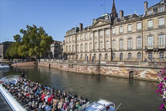 Excursion boat with tourists in front of the Palais Rohan