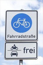 Traffic sign bicycle road