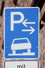 Traffic sign Parking on pavements