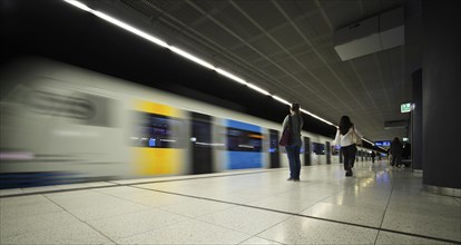 Underground arriving S-Bahn