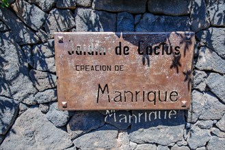 Sign Jardin de Cactus Creacion de Manrique with shadow of name name sign