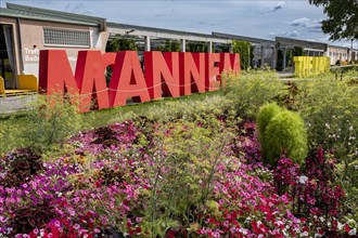 The words MANNEM and THE LAND in large letters on the grounds of the Federal Horticultural Show
