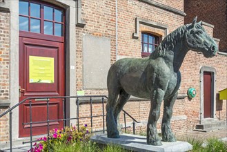 Statue of the stallion Brillant in front of Belgian Draught Horse