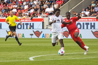 Omar TRAORE 1.FC Heidenheim right in duel with David Datro FOFANA Union Berlin