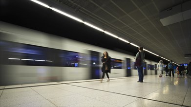 Underground arriving S-Bahn