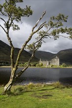 Kilchurn Castle ruin along Loch Awe