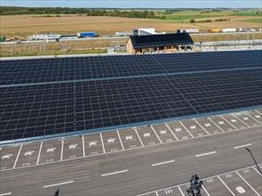 260 charging stations for electric cars under solar roofs at the Alb railway station. The Zweckverband Swabian Alb and the state invested around four million euros for the charging park. Merklingen
