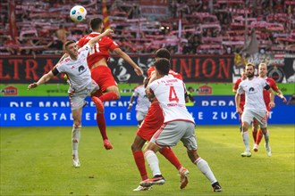 Robin GOSENS Union Berlin in aerial fight for the ball with Tim KLEINDIENST1. FC Heidenheim