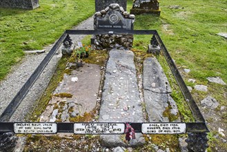 Coins on the graves of Rob Roy MacGregor