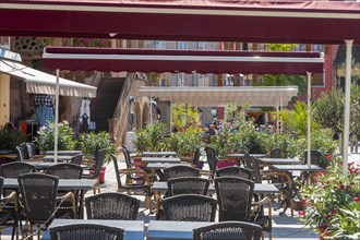 Terrace restaurant at Place de l'Hotel de Ville