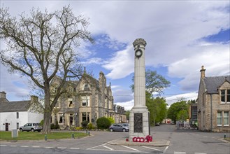 Square with War Memorial in the village Grantown-on-Spey