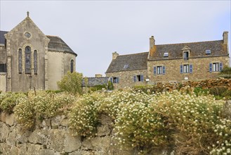 Eglise Notre-Dame-du-Bon-Secours church and stone house