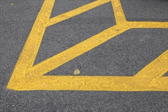 Street markings in a public parking lot