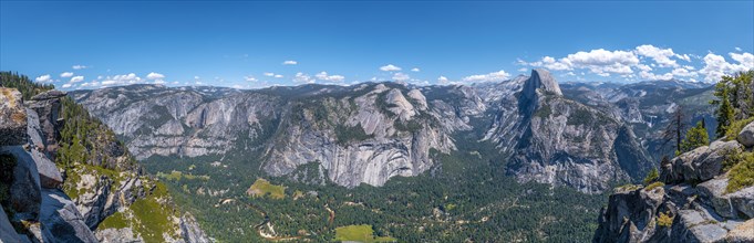 Panoramic from Glacier point where you can see all Yosemite. California