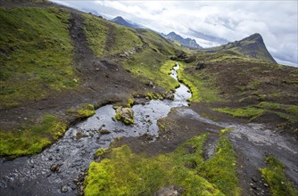 A green mountain and a fantastic river on the 54 km trek from Landmannalaugar