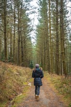 A young woman walking through the Otzarreta Forest in the Gorbea natural park