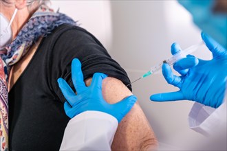 Injecting the coronavirus vaccine to an old lady
