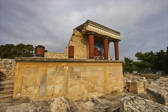 Minoan palace building