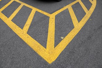 Street markings in a public parking lot