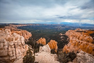 Panoramic of The views at the beginning of the Navajo Loop Trail in Bryce National Park