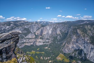 Views from Glacier point of the Upper Yosemite Fall waterfall. Yosemite National Park