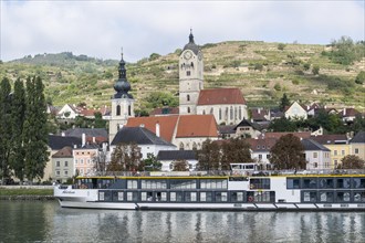 River cruise ship in front of Mautern