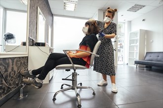Hairdresser with security measures for the covid-19