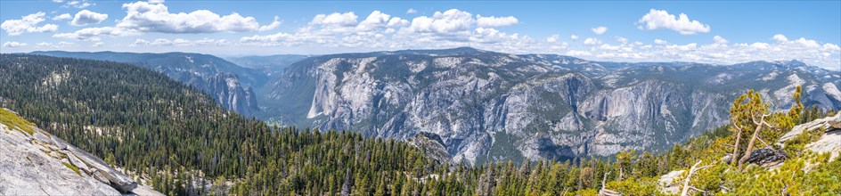 Panoramic from Taft point where you can see all Yosemite and the great captain. California