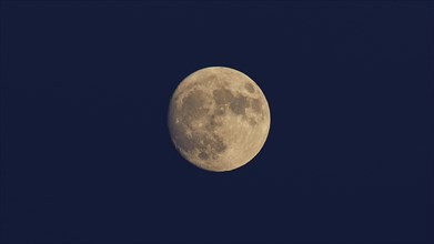 Full moon over Ida