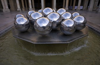 Fountain with mirror balls