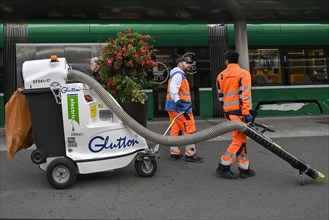 Glutton Electric Waste Vacuum Cleaner Walkway Cleaning