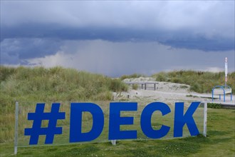 Sign #Deck in front of the dunes