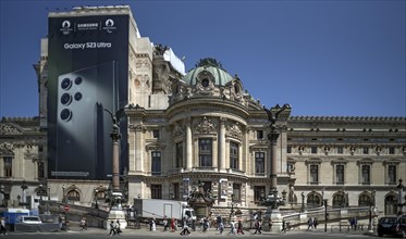 Large-scale advertising at the Paris Opera during renovation works