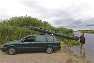 Transporting a boat with a car