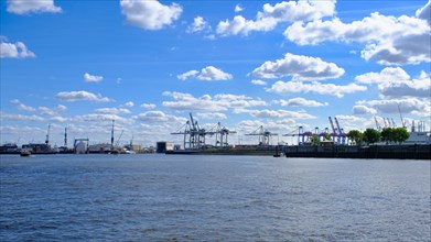 Crane facilities in the Port of Hamburg