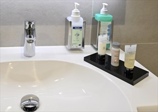 Lavabo hygiene articles