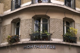 Montmartre lettering on a house