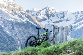 On a sunny spring day on an e-bike in the Zillertal Alps