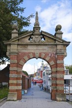 Harbour gate
