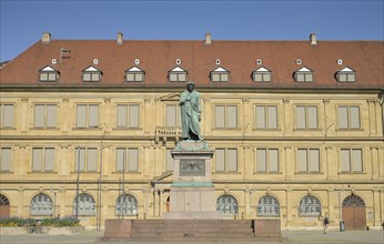 Statue of Friedrich Schiller in front of the Prinzenbau