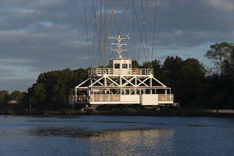 Suspended ferry