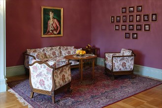 Ladies' Salon