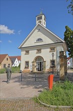 Theodor Heuss Museum with statue and monument