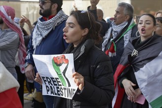 Woman holding sign Free Palestine