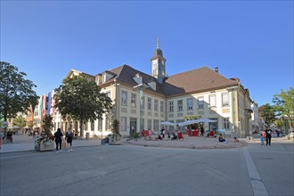 Sandy beach beach at the market place with pedestrians and town hall