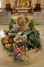 Decoration with fruit and vegetables