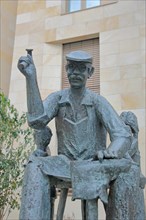 Sculpture with historical shoemaker