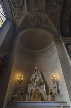 Sculpture of the Virgin Mary in the side altar of Saint Paul Saint Louis Church