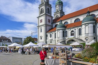 Pottery and craft market at the Lorenzkirche