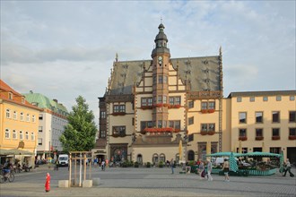 Renaissance town hall with market stalls and people